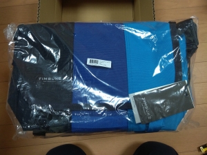 前々から原色系カラーのバッグがほしかったので、一目惚れです。