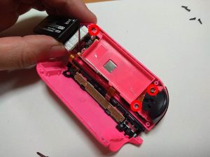 ○のネジ3本を外します。＋です。