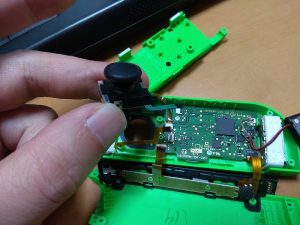 取り外せましたね！
組付けは逆を辿ってください。